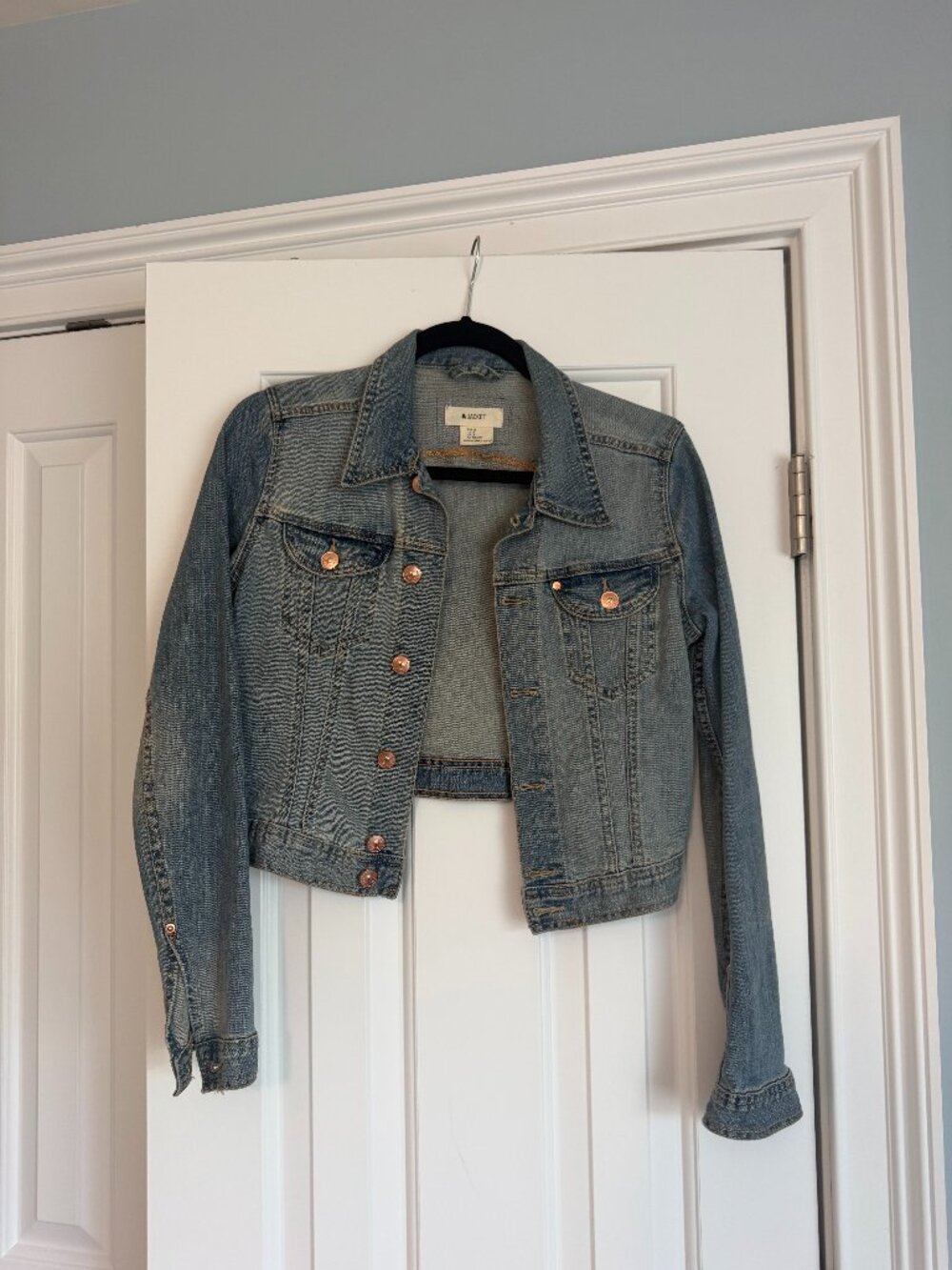 Cropped Fitted Denim Jacket – Medium Wash – Size 8